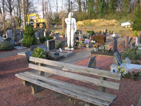 LE CIMETIERE  PAS LUGUBRE DU TOUT   .